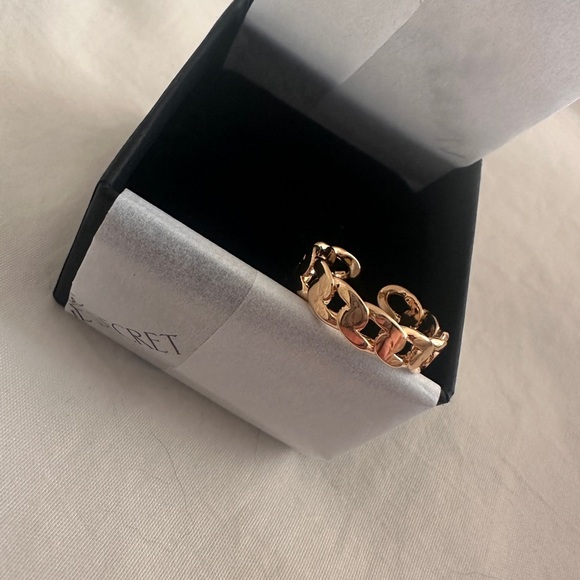 Brand new in box adjustable gold plated ring - Picture 7 of 9